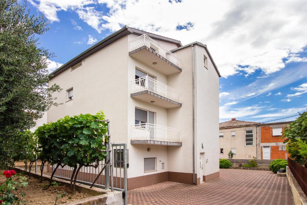 Budova, v ktorej sa apartmán nachádza