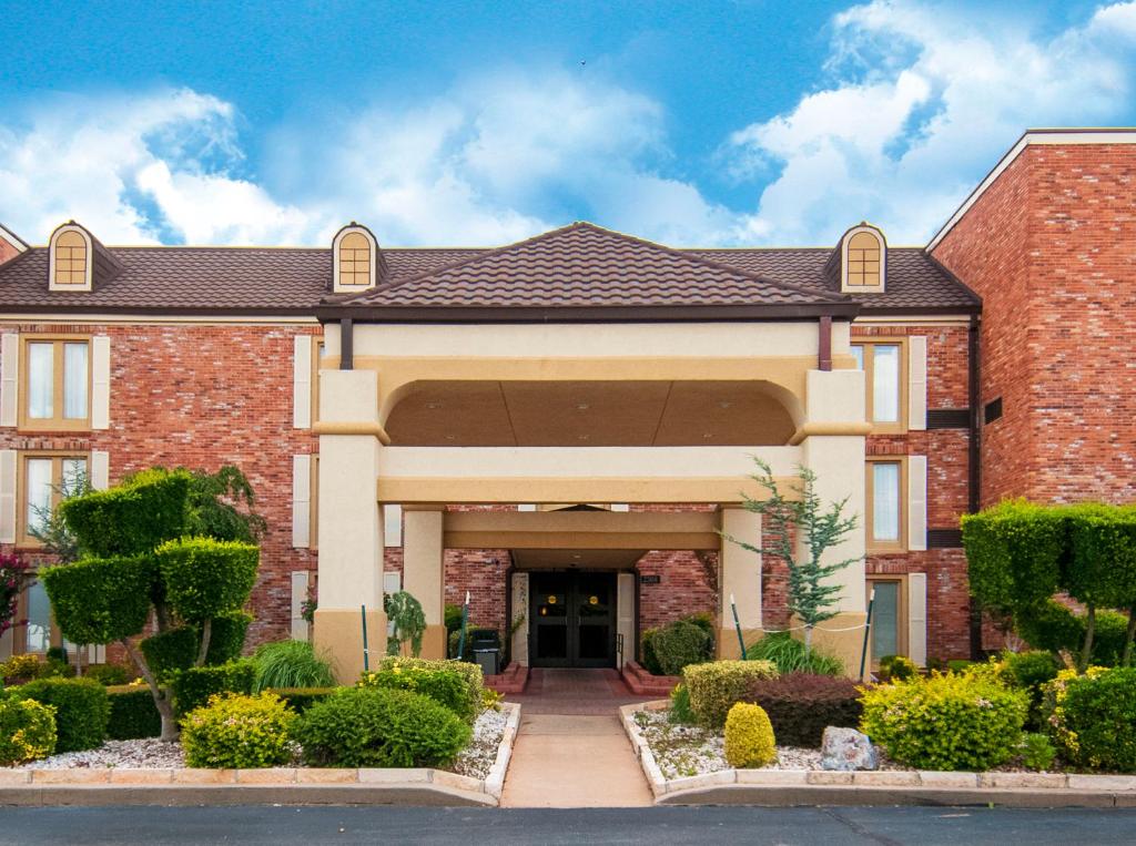 Governors Suites Hotel Oklahoma City Airport Area photo