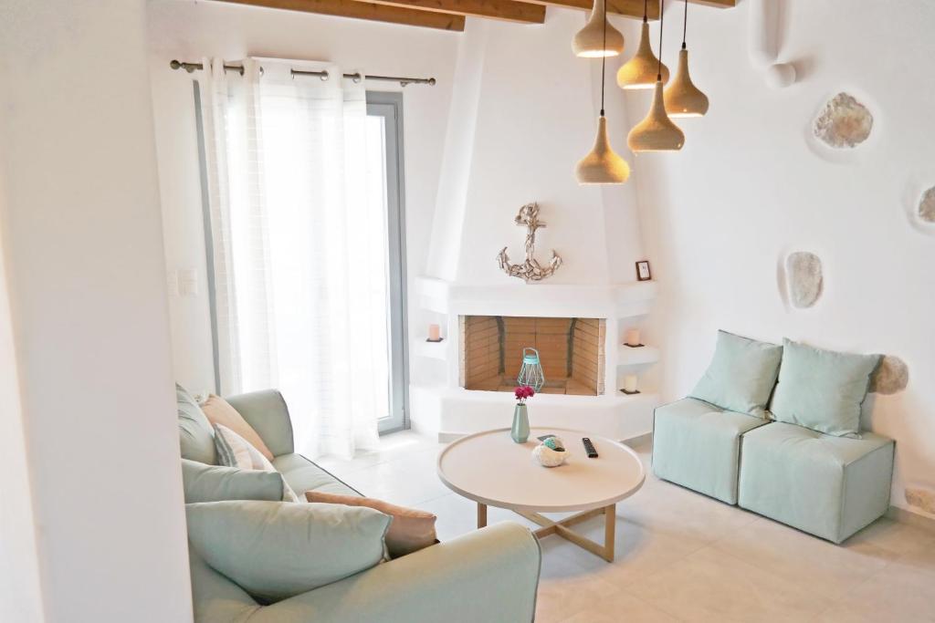 Posezení v ubytování Salinus Beachfront Private Pool Villas