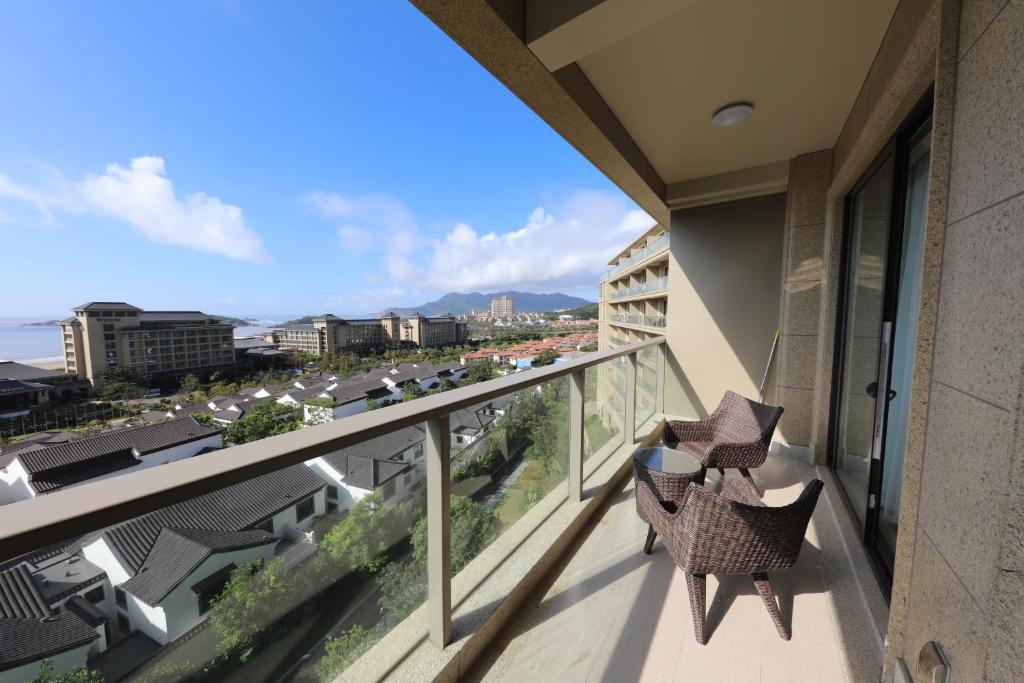 Ein Balkon oder eine Terrasse in der Unterkunft Pinxiayuan Apartment in Lvcheng Resort