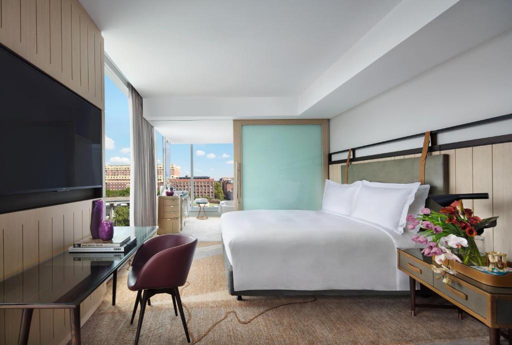 Sofitel Sydney Darling Harbour - Luxury Corner Room With One King Bed
