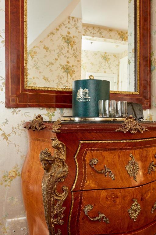 Queen Anne - Standard Queen Room