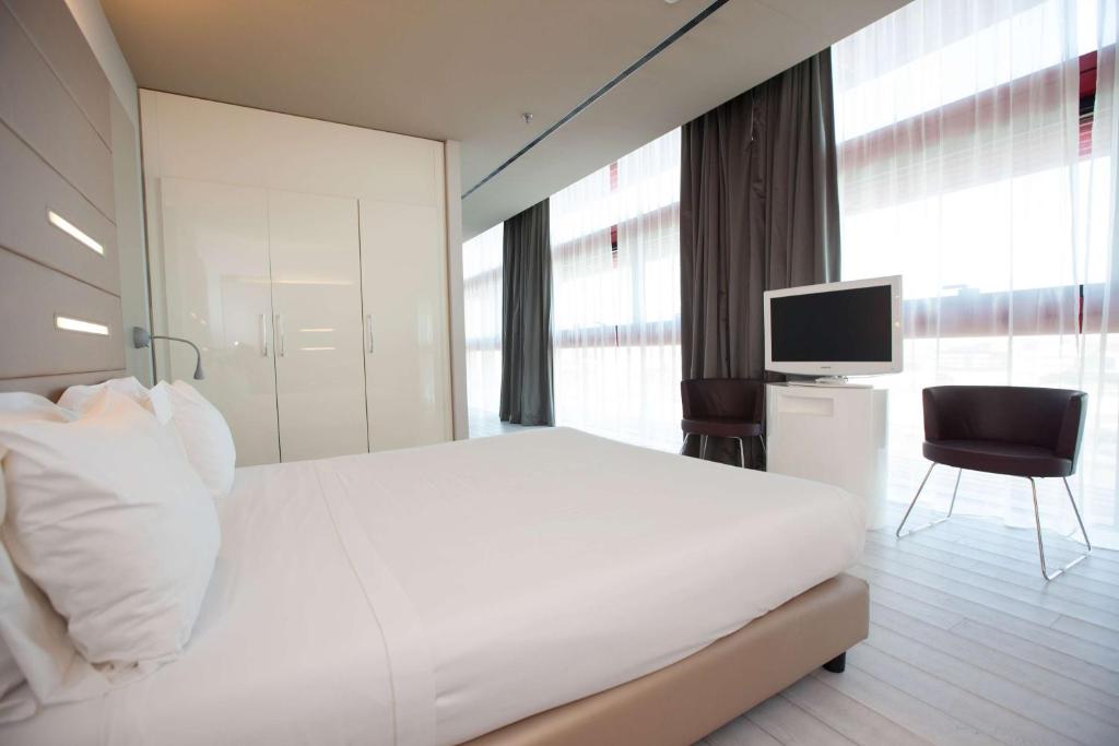 Best Western Plus Net Tower Hotel Padova - King Suite With Queen Bed