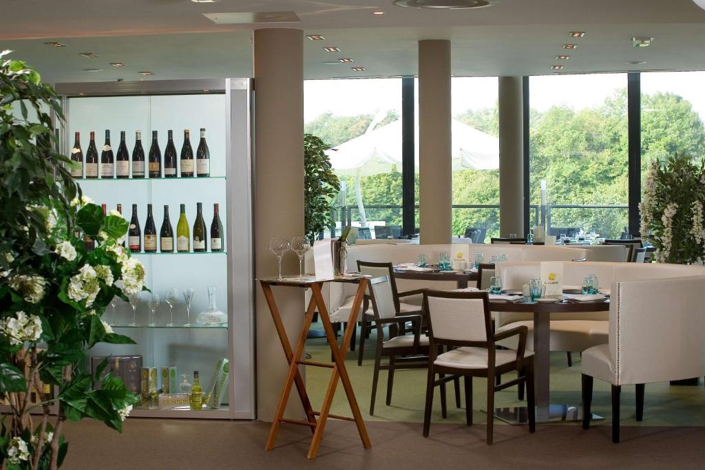 Nápoje v ubytování Hôtel Le Palladior Voiron