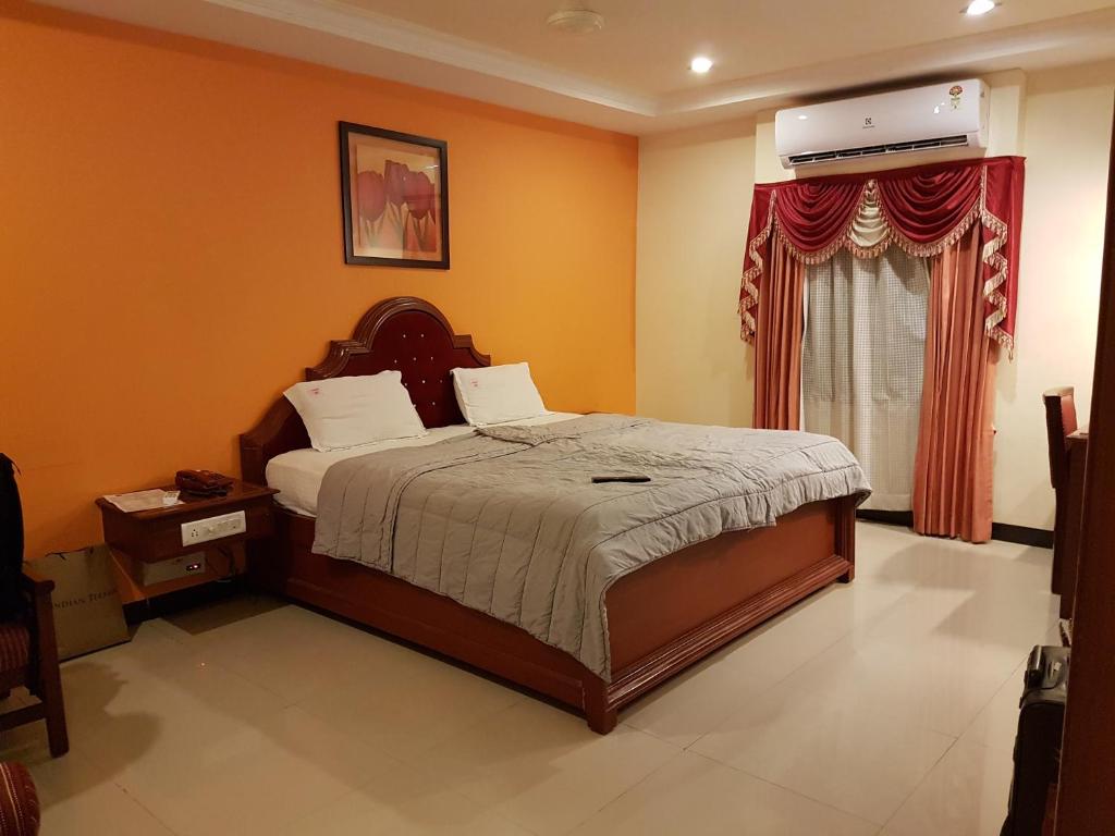 Postel nebo postele na pokoji v ubytování Hotel Subhalakshmi Palace