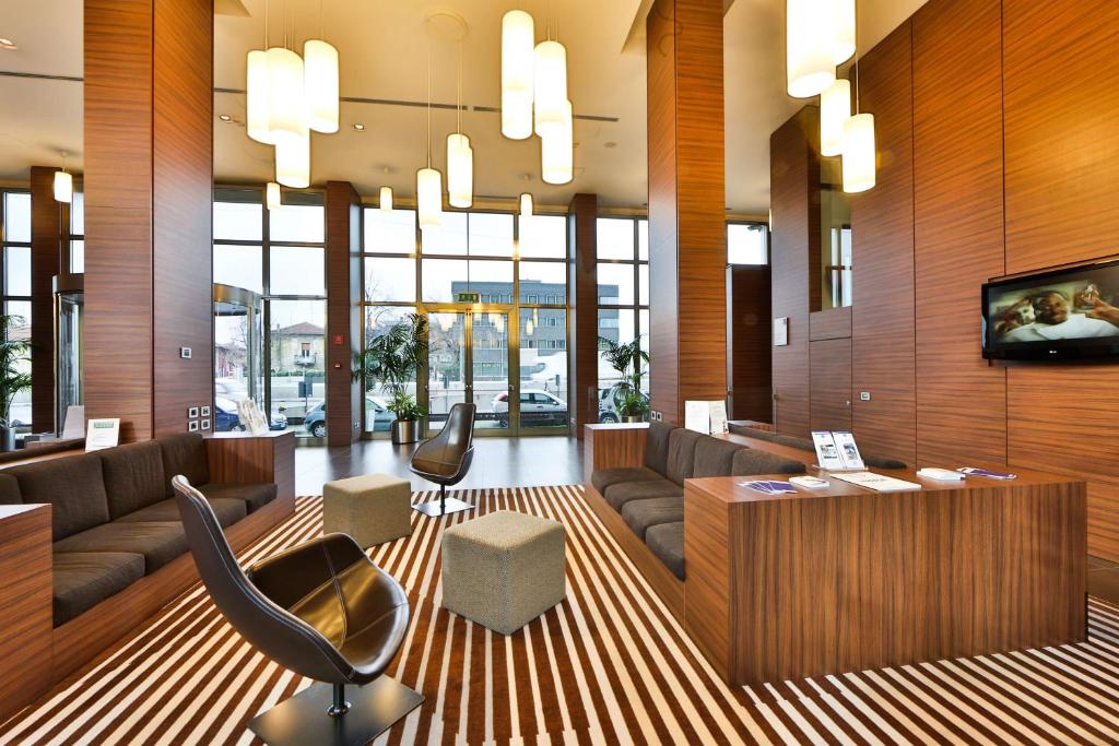 TV a/nebo společenská místnost v ubytování Best Western Plus Hotel Monza e Brianza Palace