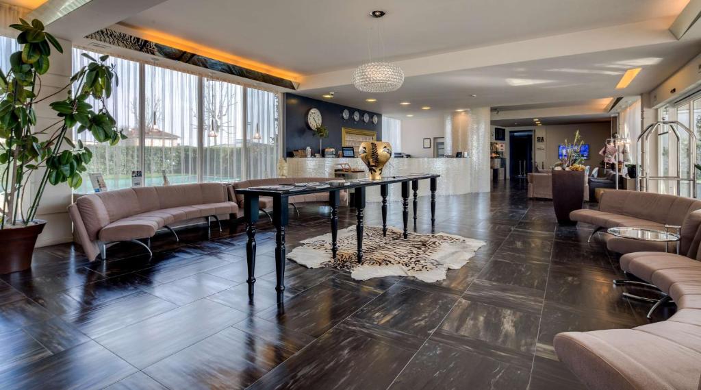Część wypoczynkowa w obiekcie Best Western Plus Hotel Farnese