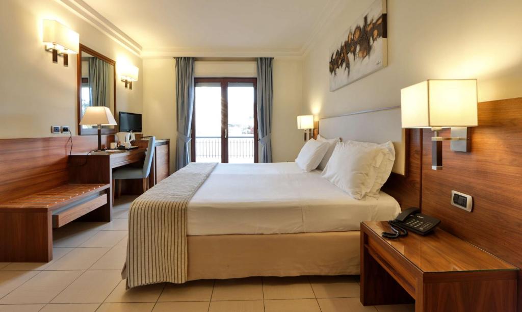 Postel nebo postele na pokoji v ubytování Suites & Residence Hotel
