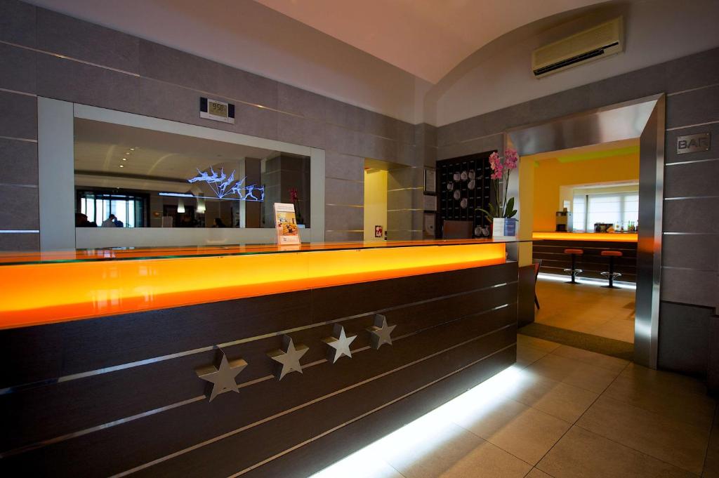 Lounge nebo bar v ubytování Best Western Crystal Palace Hotel