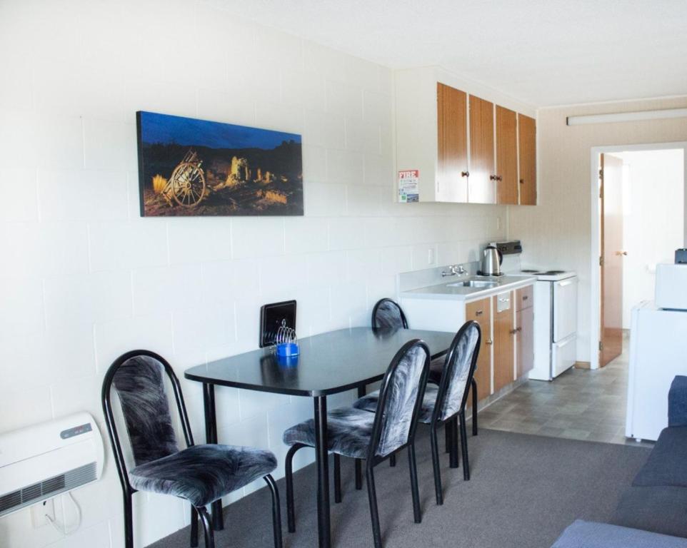 Kuchyň nebo kuchyňský kout v ubytování Alpine Motel