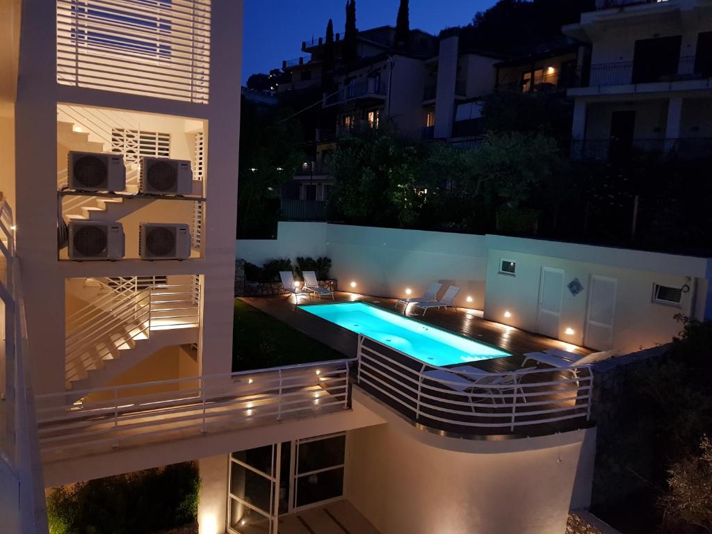 Бассейн в Iancu Charme Apartments или поблизости