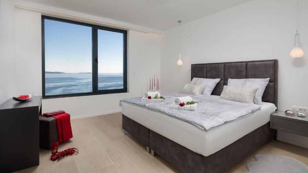 Posteľ alebo postele v izbe v ubytovaní Luxury Villa White Pearl with Pool