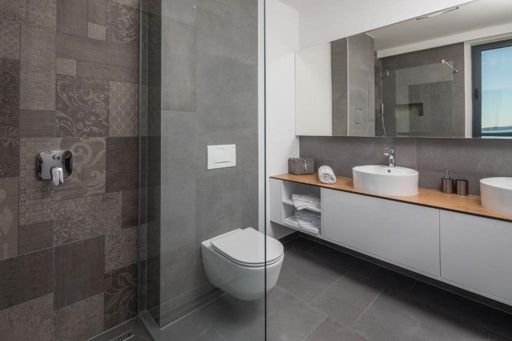 Kúpeľňa v ubytovaní Luxury Villa White Pearl with Pool