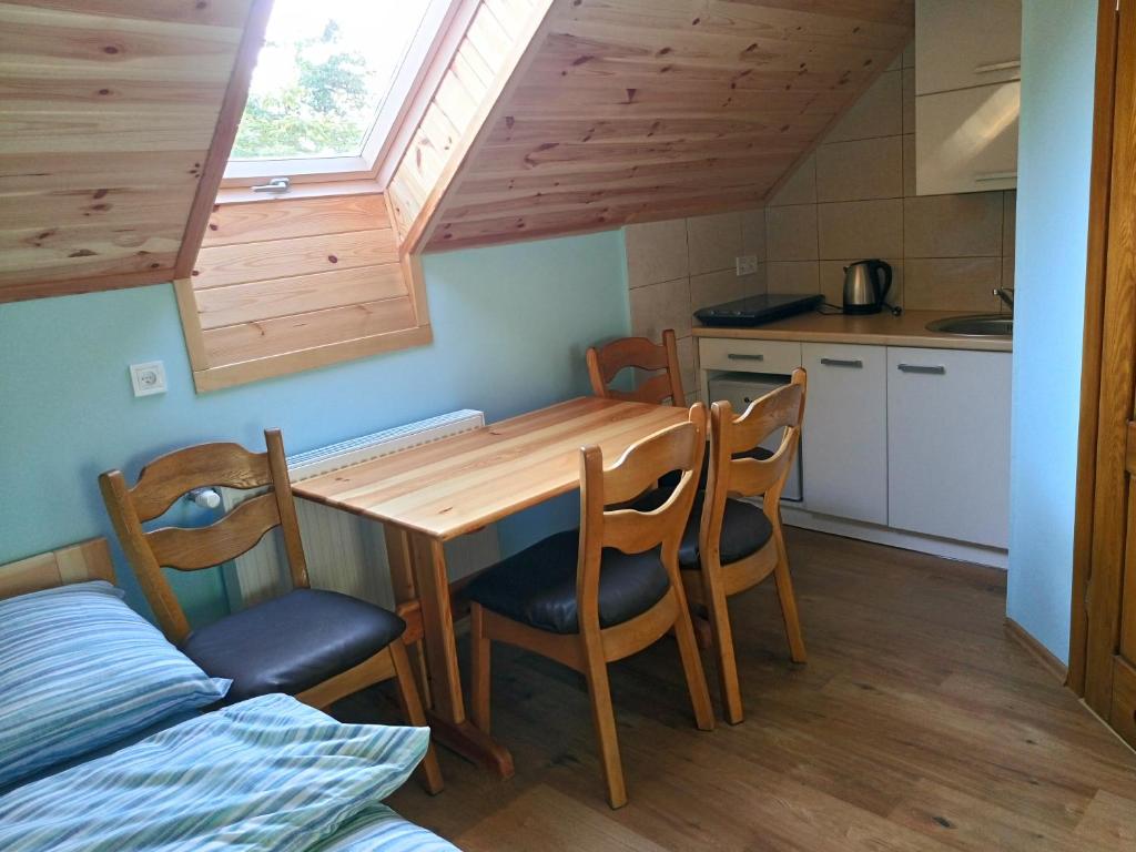 Noclegi Azyl - Triple Room With Private Bathroom