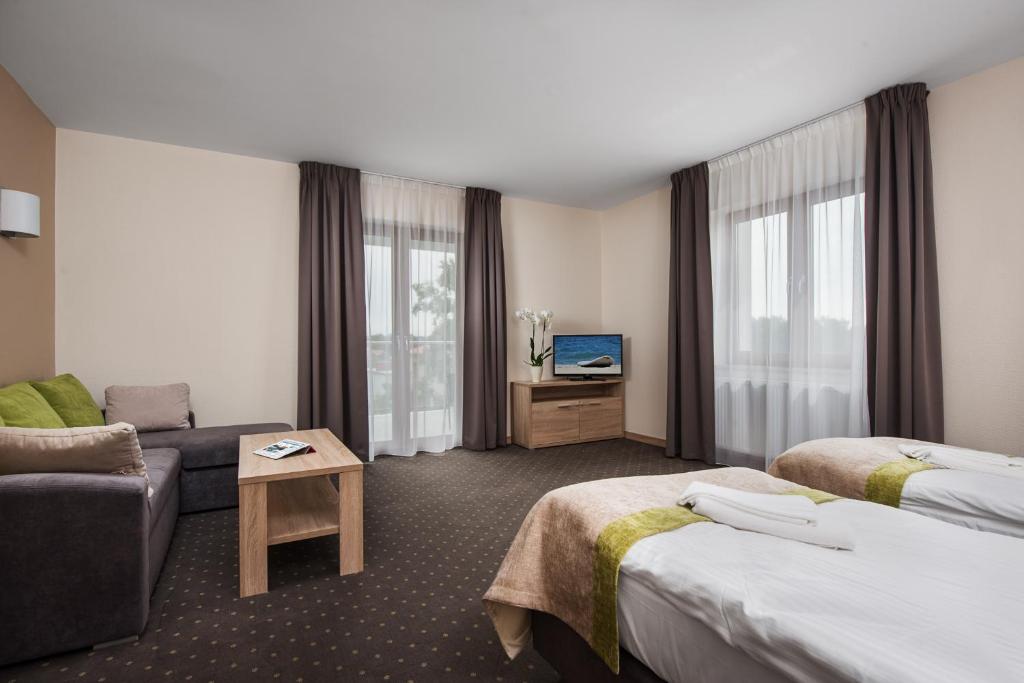 Postel nebo postele na pokoji v ubytování Hotel Szafir