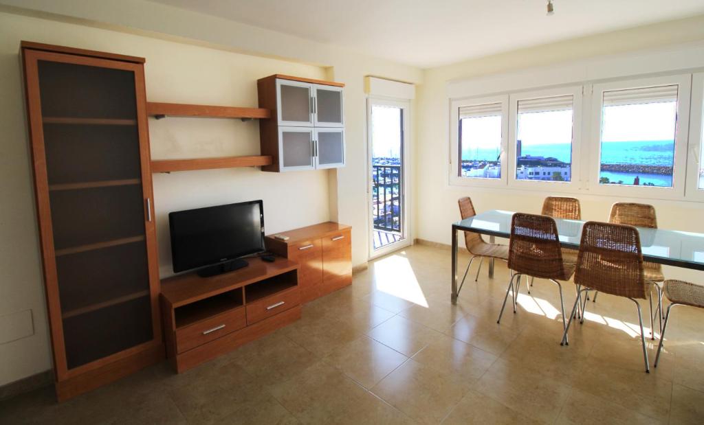 Telewizja i/lub zestaw kina domowego w obiekcie Expoholidays - Apartamentos en primera linea