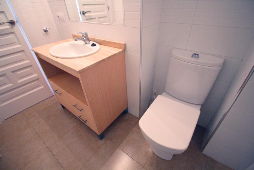 Łazienka w obiekcie Expoholidays - Apartamentos en primera linea