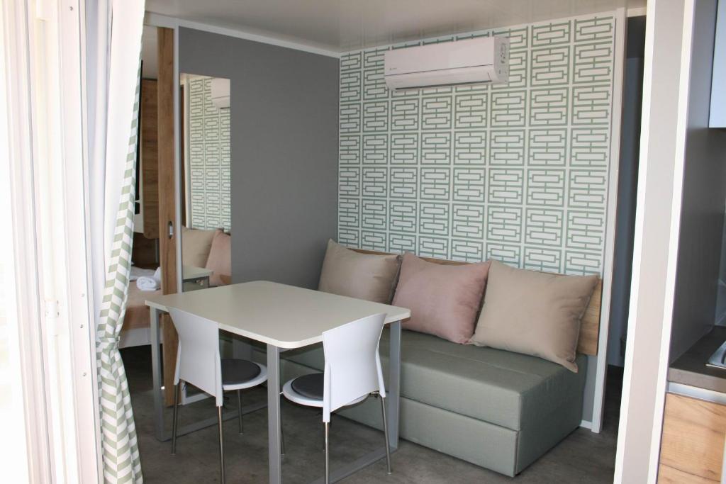Posezení v ubytování Mobile Homes Katinka, Starigrad Paklenica, Croatia