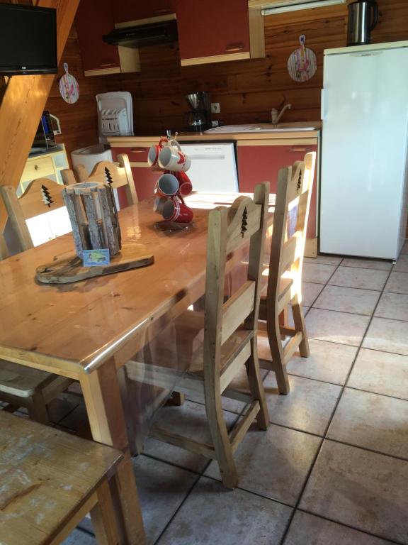 Kuchyň nebo kuchyňský kout v ubytování chalets de la Soyotte