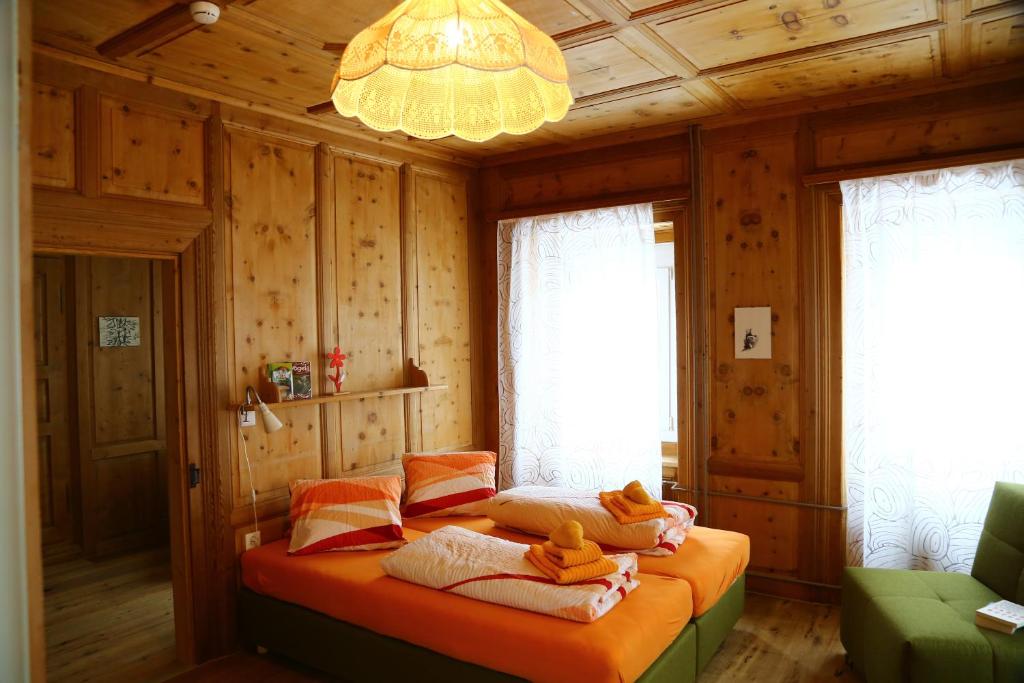 Postel nebo postele na pokoji v ubytování Hotel Bellavista Ftan