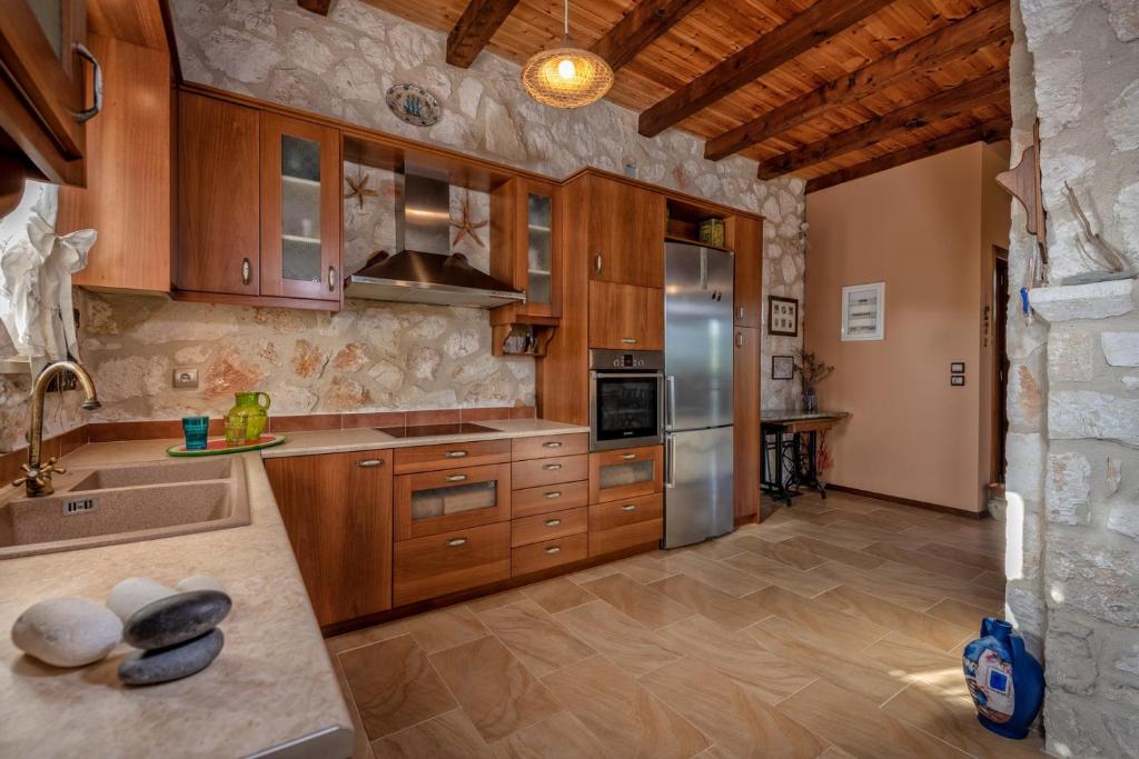Kuchyň nebo kuchyňský kout v ubytování ORFEAS Villa