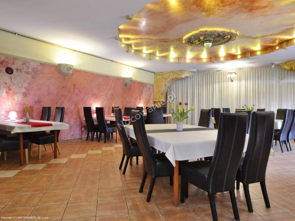 Reštaurácia alebo iné gastronomické zariadenie v ubytovaní Bizancjum Pokoje Gościnne PARKING FREE 24H