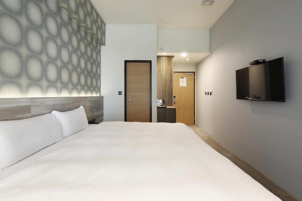 Postel nebo postele na pokoji v ubytování KUN Hotel