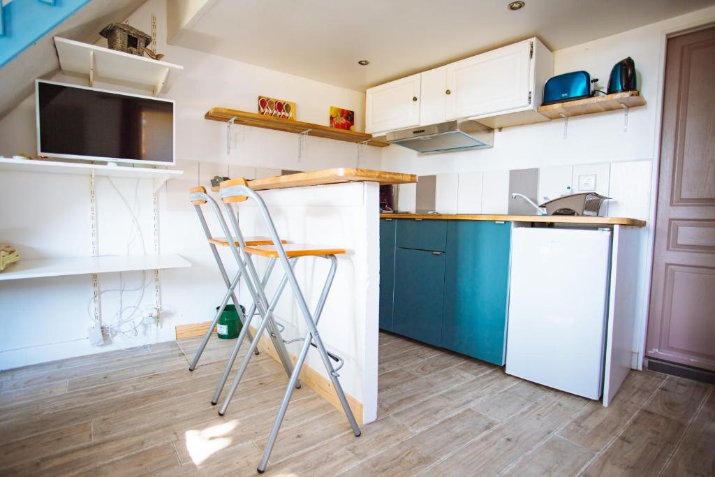 Kuchyň nebo kuchyňský kout v ubytování Ma Maison De Poupée