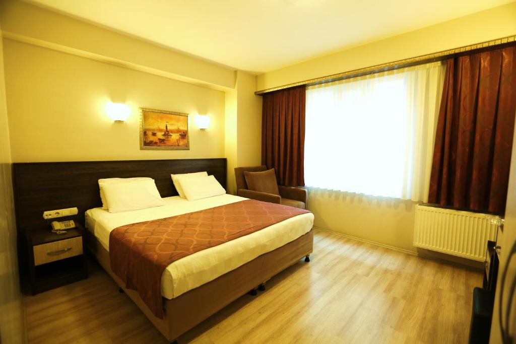 Postel nebo postele na pokoji v ubytování Canakkale Bogaz Hotel