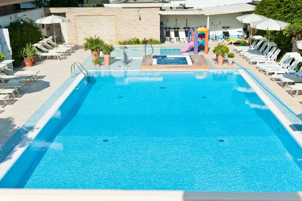 Bazén v ubytování Hotel Derby Exclusive nebo v jeho okolí