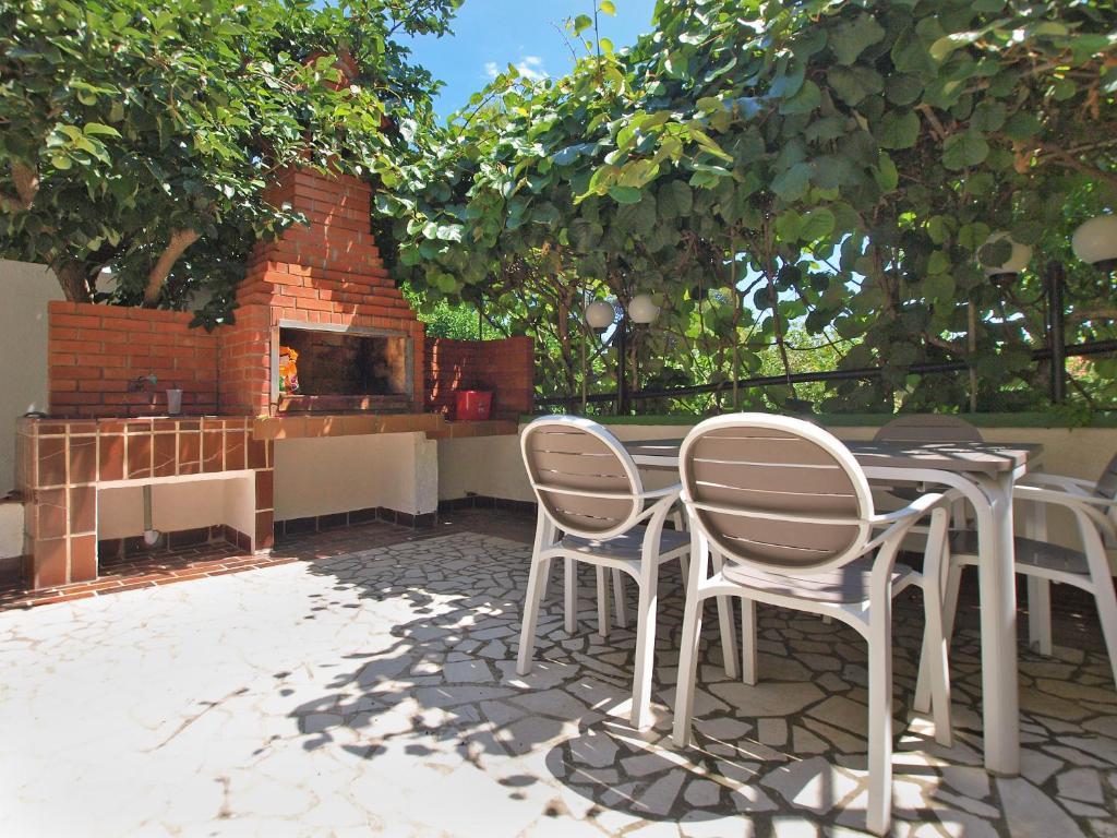 Ogród w obiekcie Apartments Kamenjak