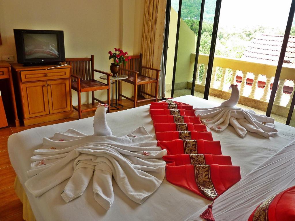 Postel nebo postele na pokoji v ubytování Kata View Guest House