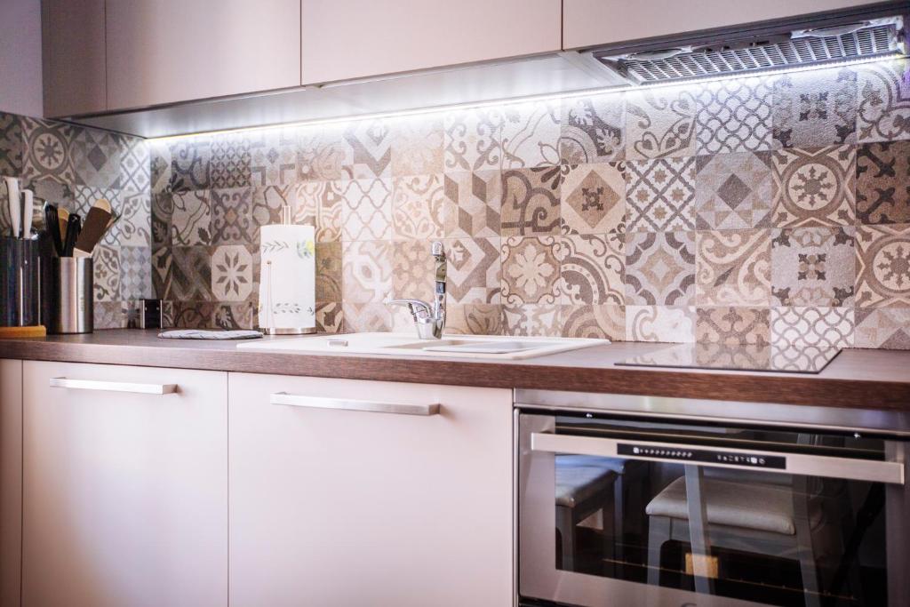 Kuchyňa alebo kuchynka v ubytovaní Premium Apartments Villa Herkules