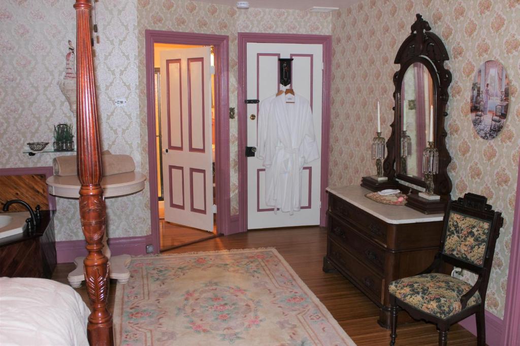 Carriage Stop Bed & Breakfast photo