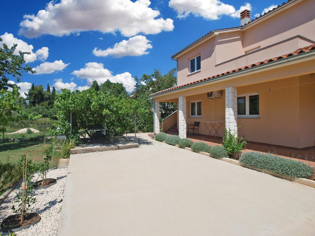 Budova, v ktorej sa apartmán nachádza