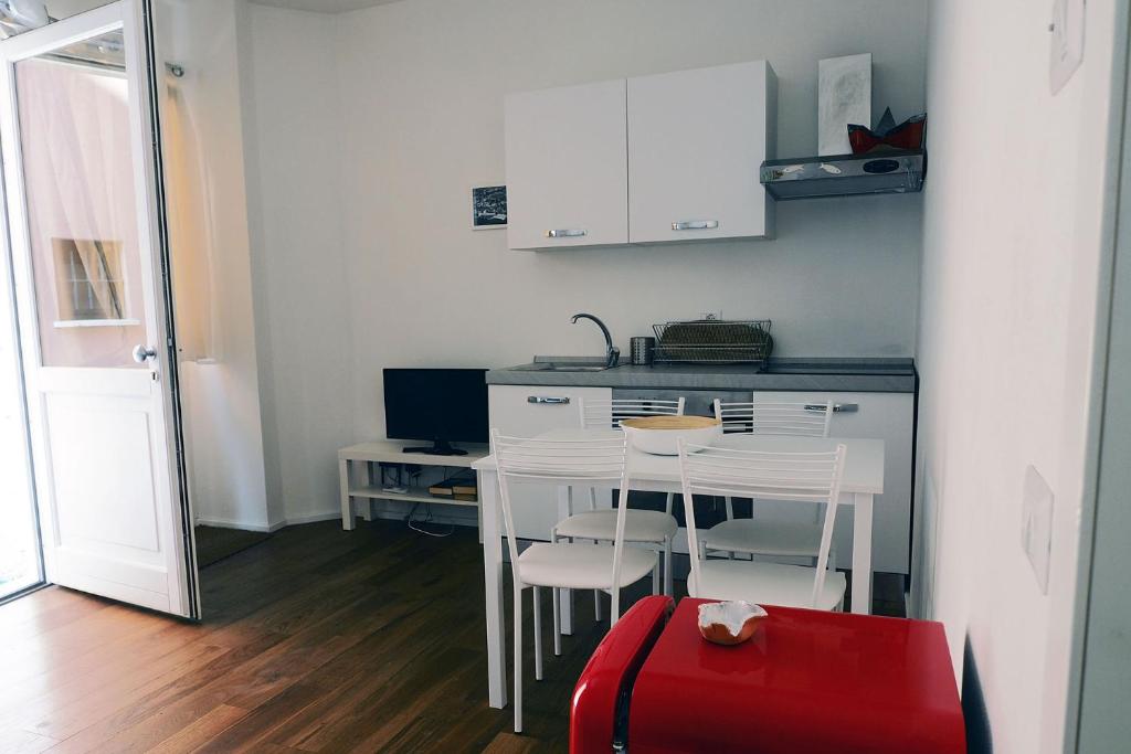 Kuchyň nebo kuchyňský kout v ubytování Marina Apartments