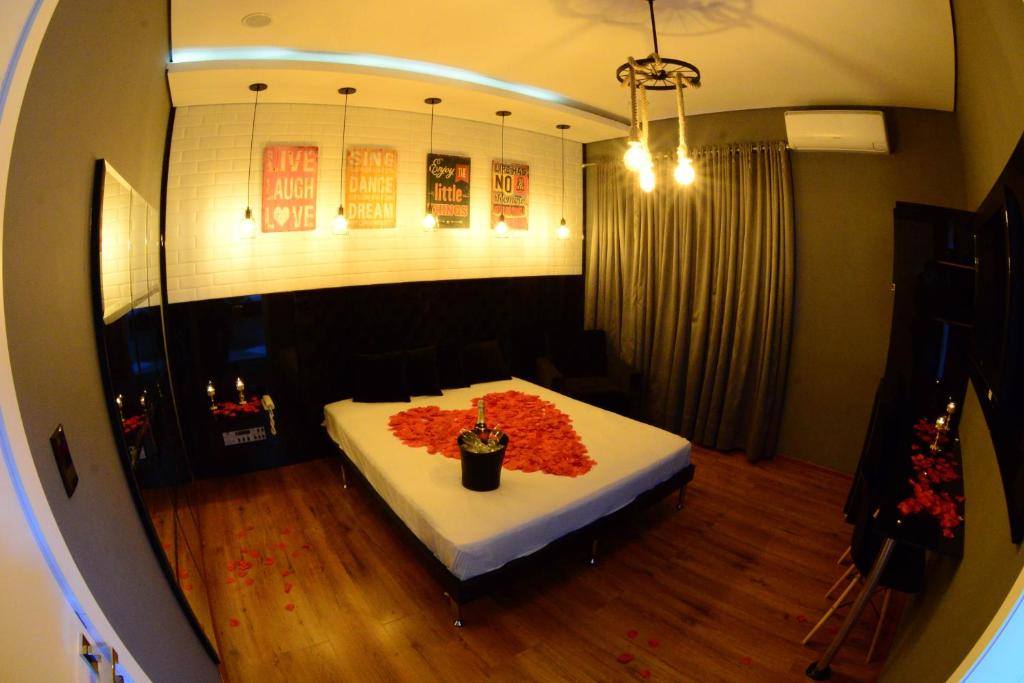  Helus Motel