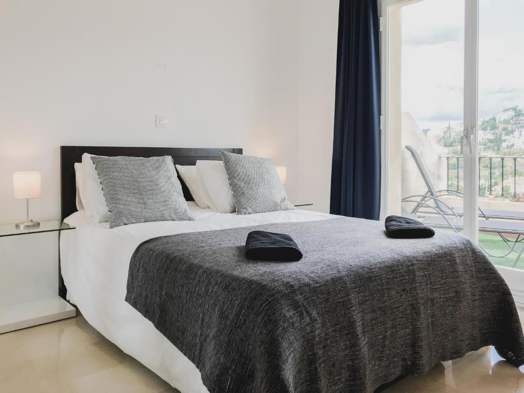 Łóżko lub łóżka w pokoju w obiekcie Jacuzzi Rooftop Bbq Wifi Pool Music Netflix Games