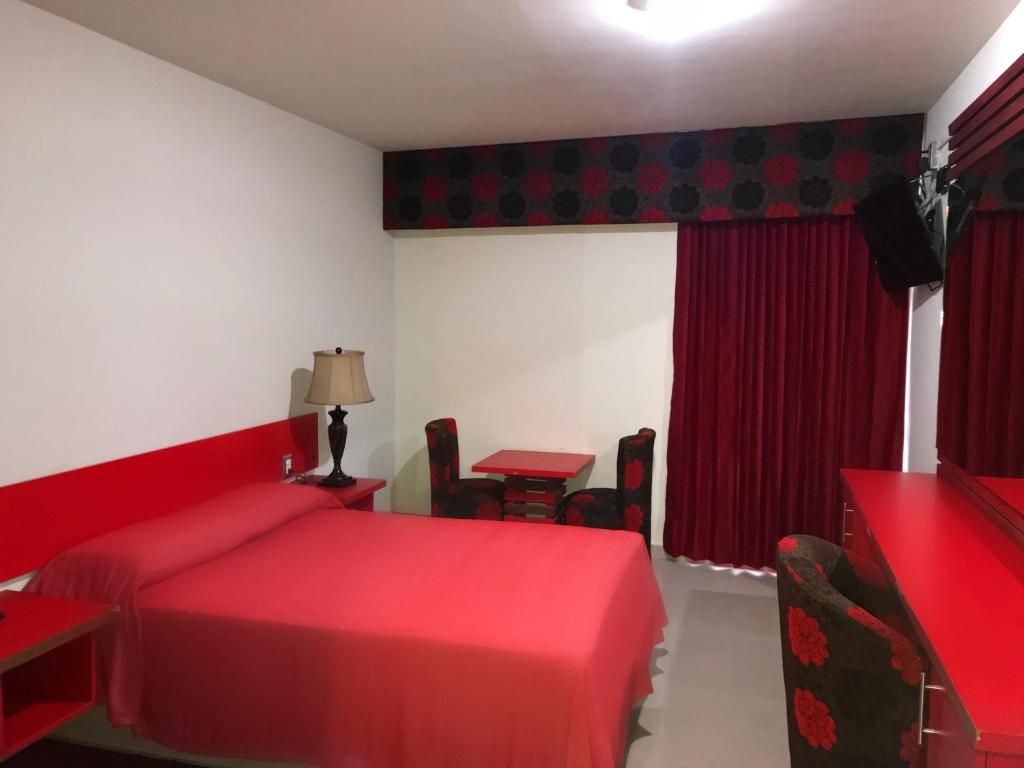 Postel nebo postele na pokoji v ubytování Palacio Rojo Hotel Familiar