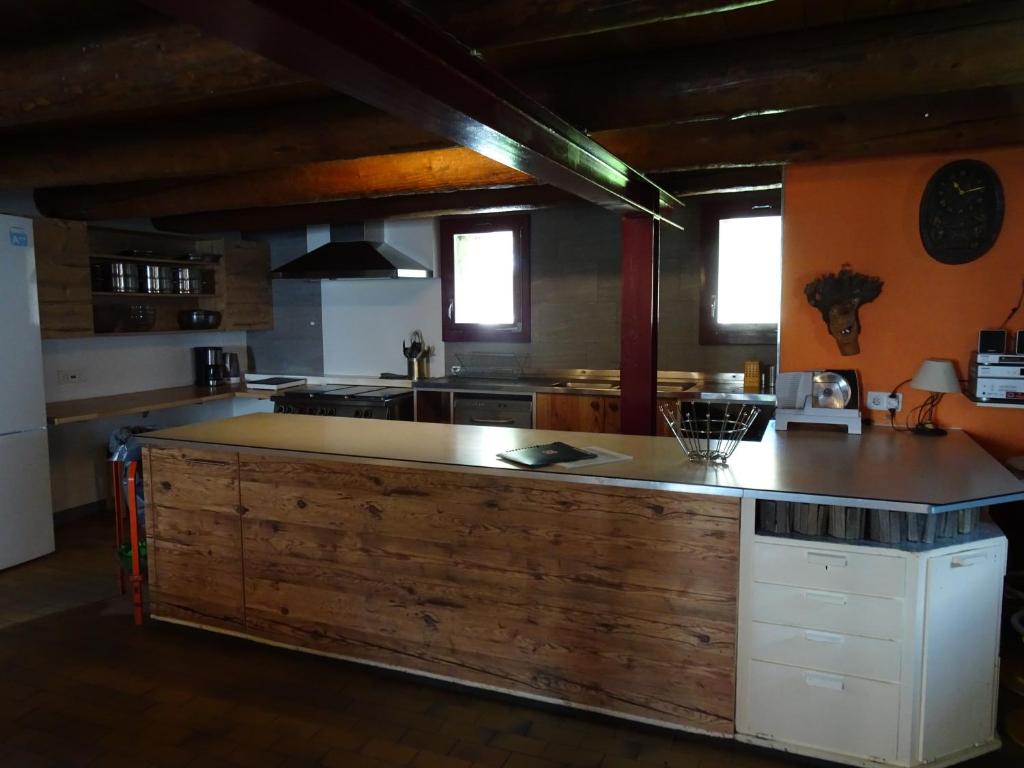 Kuchyň nebo kuchyňský kout v ubytování Hostel im Oltä Stall