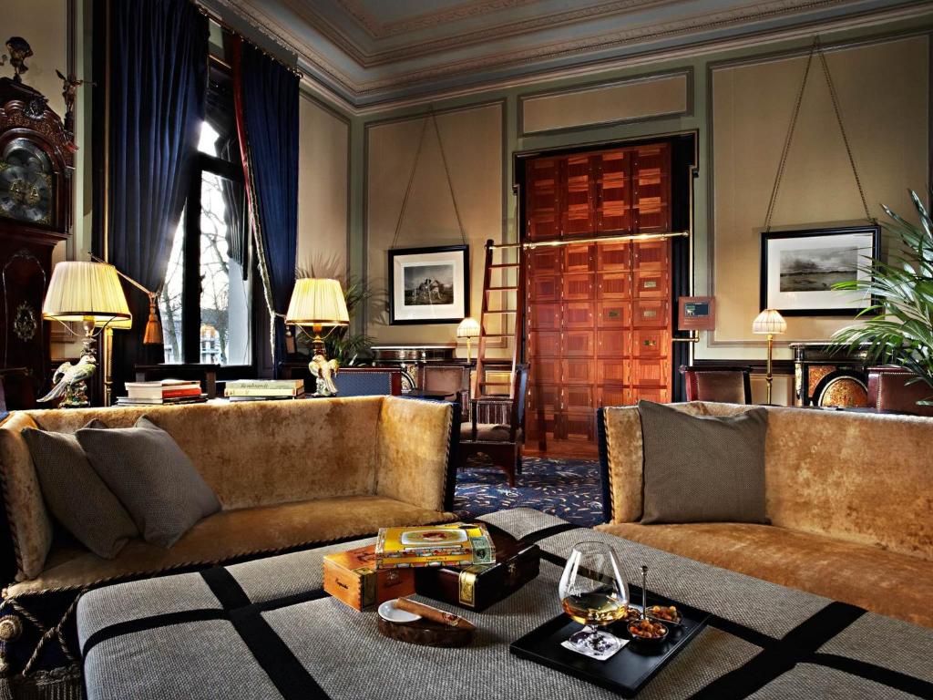 Posezení v ubytování Hotel Des Indes The Hague