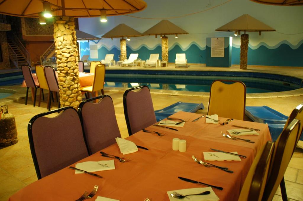 Bazén v ubytování Mina Hotel nebo v jeho okolí