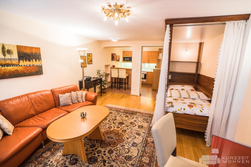 A seating area at Appartements Steingasse