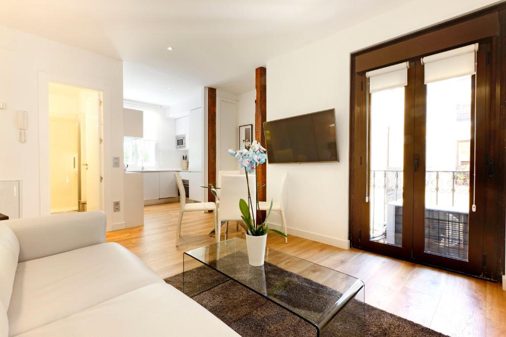 Madrid Centric Suites - Apartment With Balcony