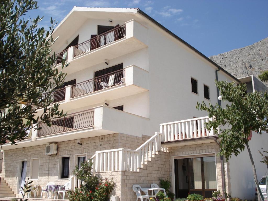 Budova, v ktorej sa apartmán nachádza