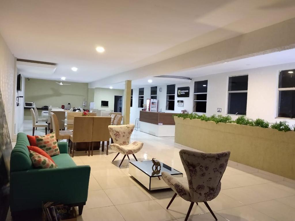  Confiance Hotel