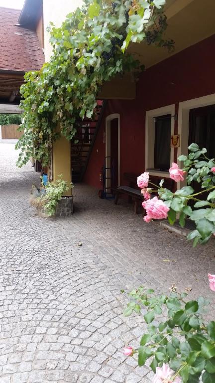 a courtyard with flowers and a bench in a building at Gasthof Polly in Haunoldstein