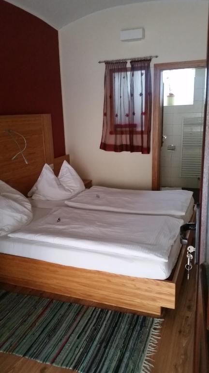 Postel nebo postele na pokoji v ubytování Gasthof Polly