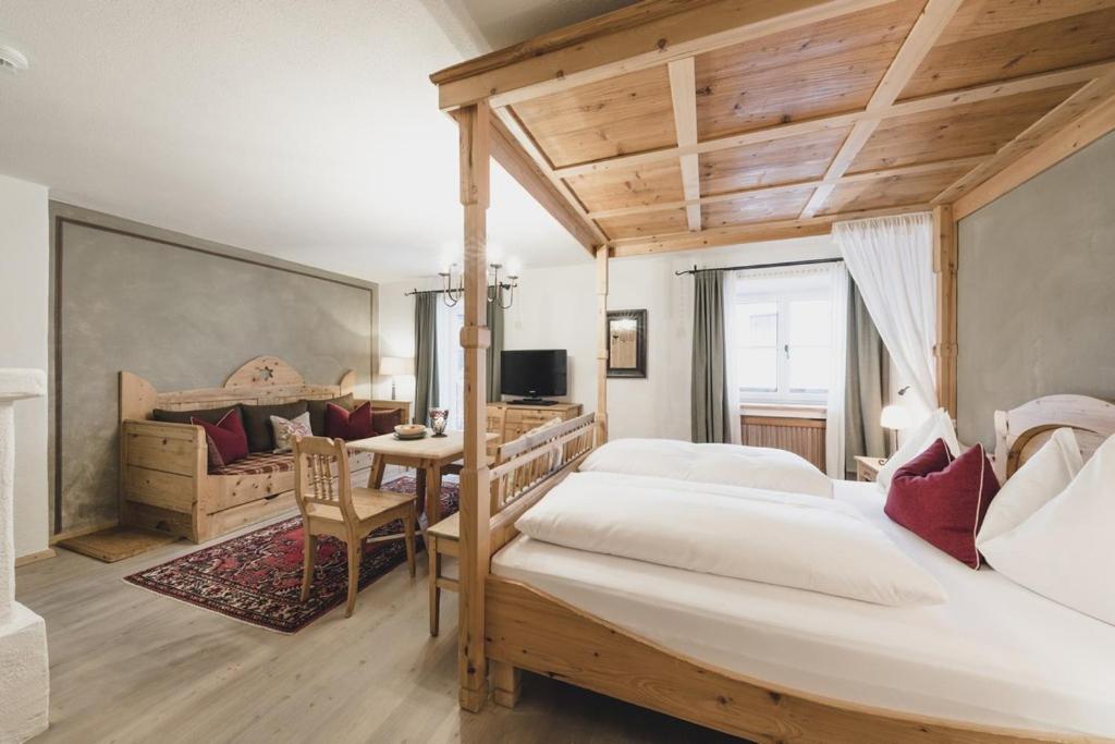 Postel nebo postele na pokoji v ubytování Himmlhof Small Luxury Boutique Hotel