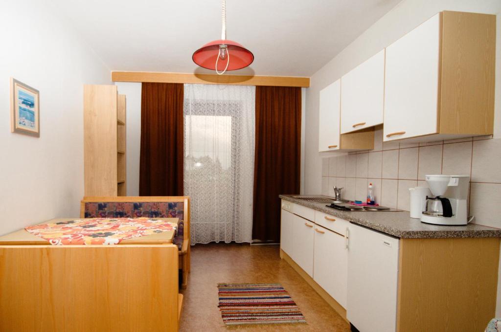 Kuchyň nebo kuchyňský kout v ubytování Haus Egger